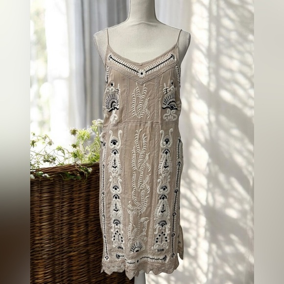 Maeve Dresses & Skirts - Maeve Anthropologie Embroidered Art Deco Beige Lace Trim Slip Dress Large